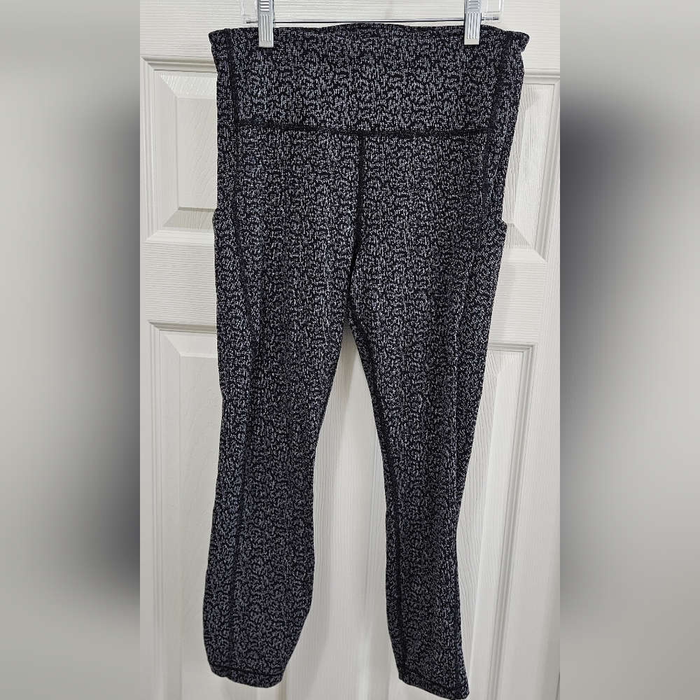 Athleta Ultimate Stash Textured 7/8 Tight Medium